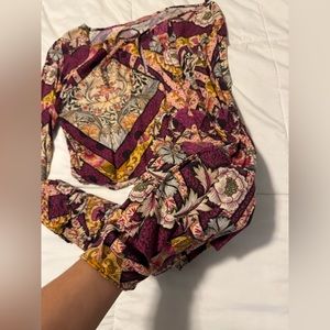 Cropped top with fluffy long sleeves